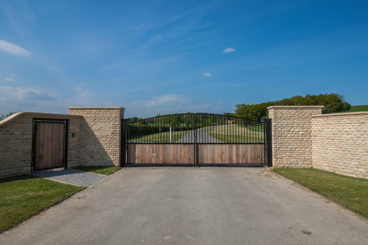 High Oaks Grange - Glamping Hotell Pickering Eksteriør bilde